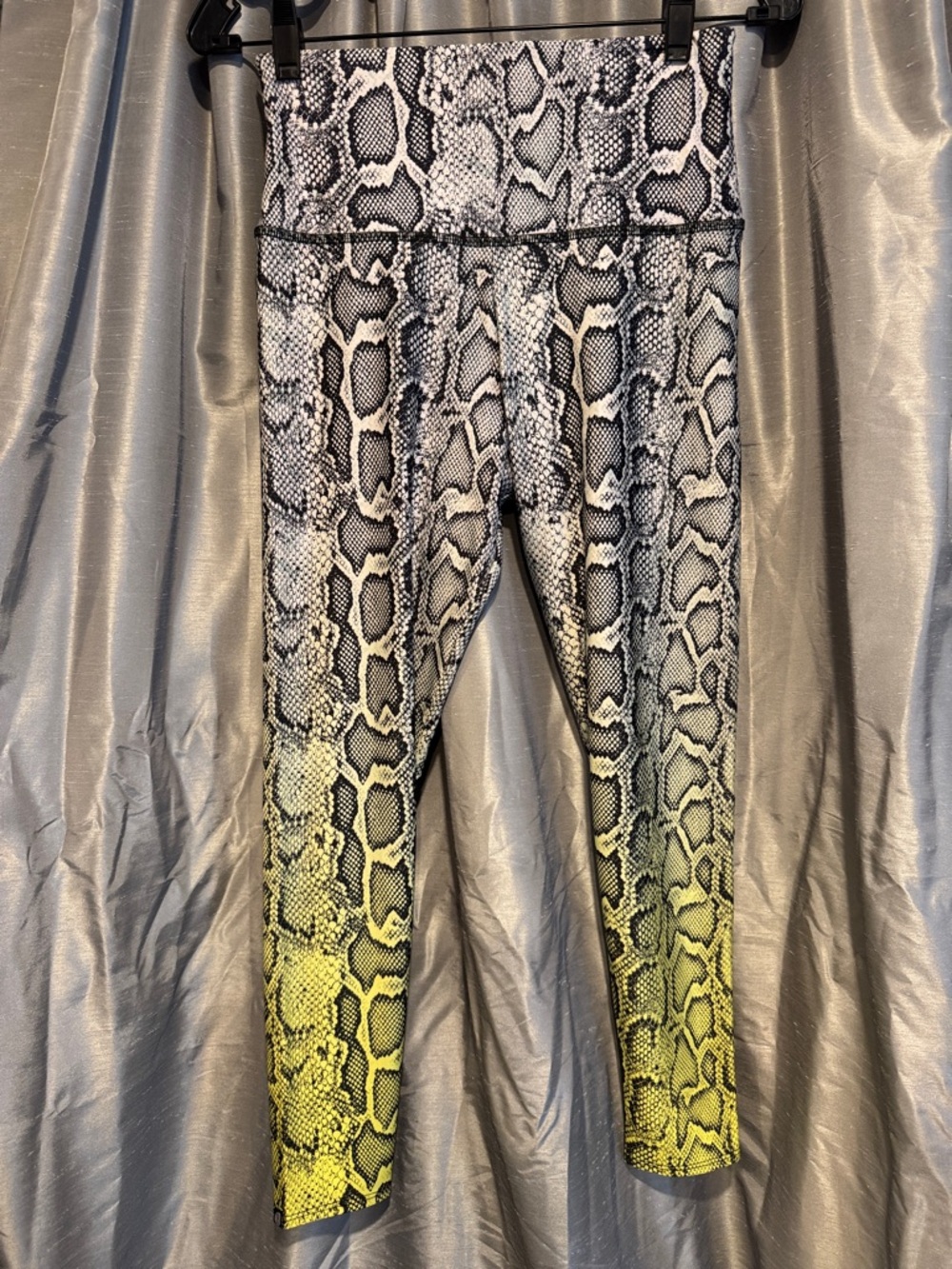 Onzie Snake Print 7/8 Leggings - Yellow Ombre size medium